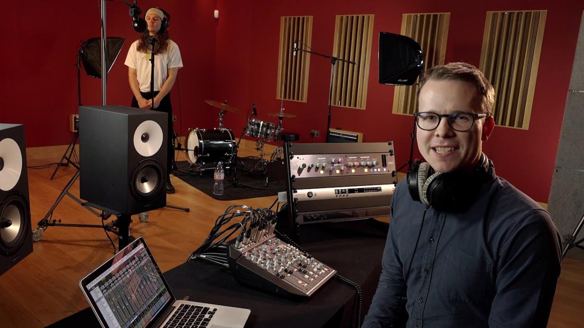 Ver https://www.youtube.com/watch?v=LVz1_CSG7Yg